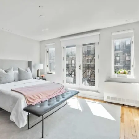 Luxe Studio With Charming Juliet Balcony Apartment